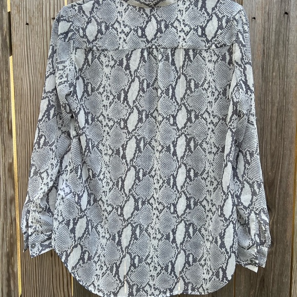 KUT FROM THE KLOTH Snakeskin Print Blouse size Small petite - Picture 7 of 9